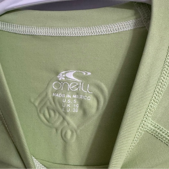 O'Neill Light Green Activewear Top Size Small - Picture 4 of 8